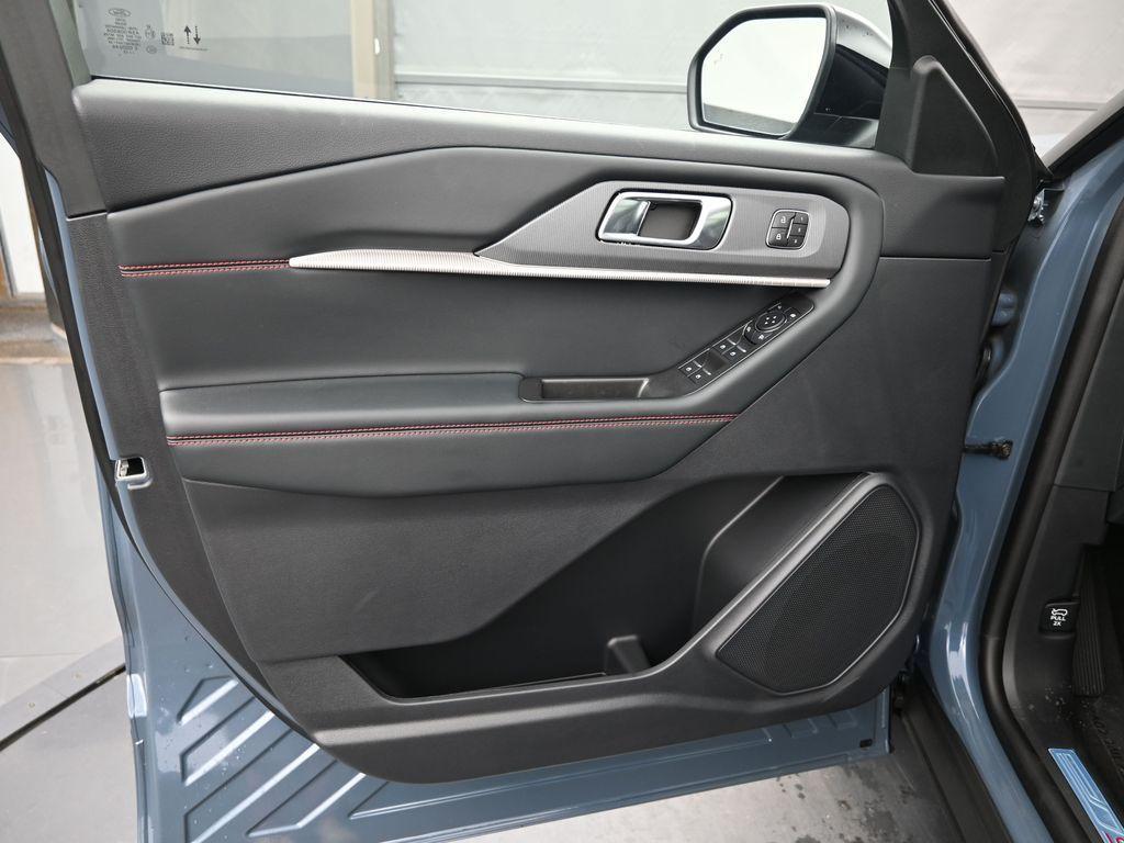 new 2025 Ford Explorer car, priced at $49,968