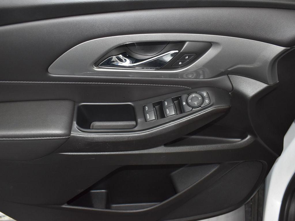 used 2023 Chevrolet Traverse car, priced at $25,911
