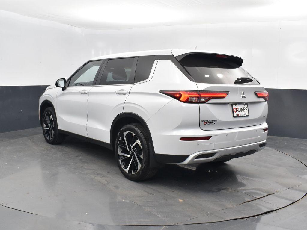 used 2023 Mitsubishi Outlander car, priced at $19,592