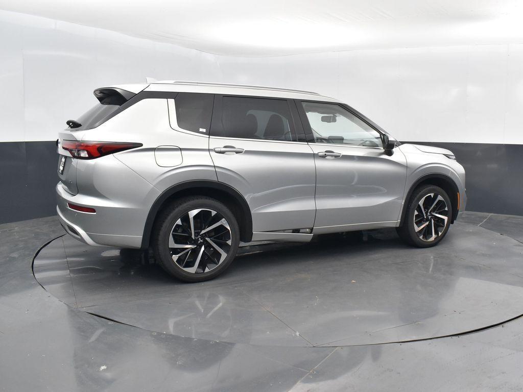 used 2023 Mitsubishi Outlander car, priced at $25,989