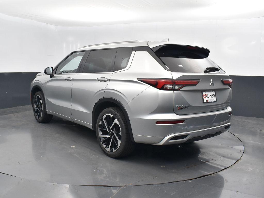 used 2023 Mitsubishi Outlander car, priced at $25,989