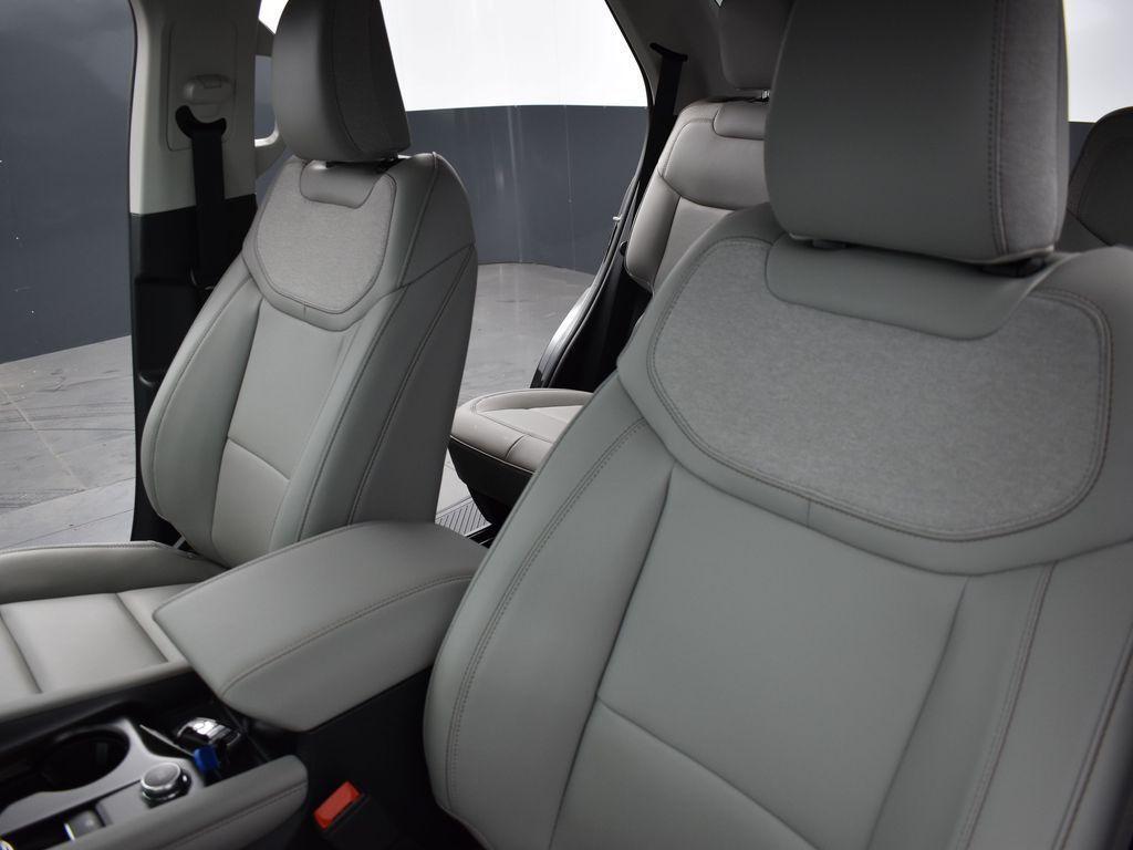 new 2025 Ford Explorer car, priced at $45,223