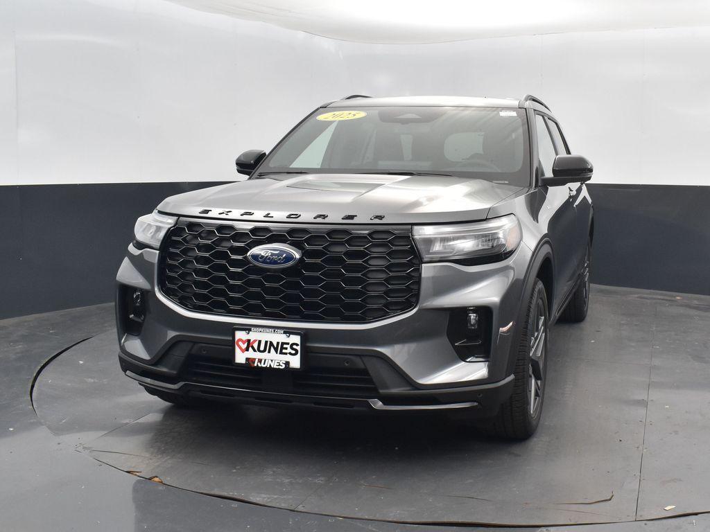 new 2025 Ford Explorer car, priced at $49,932