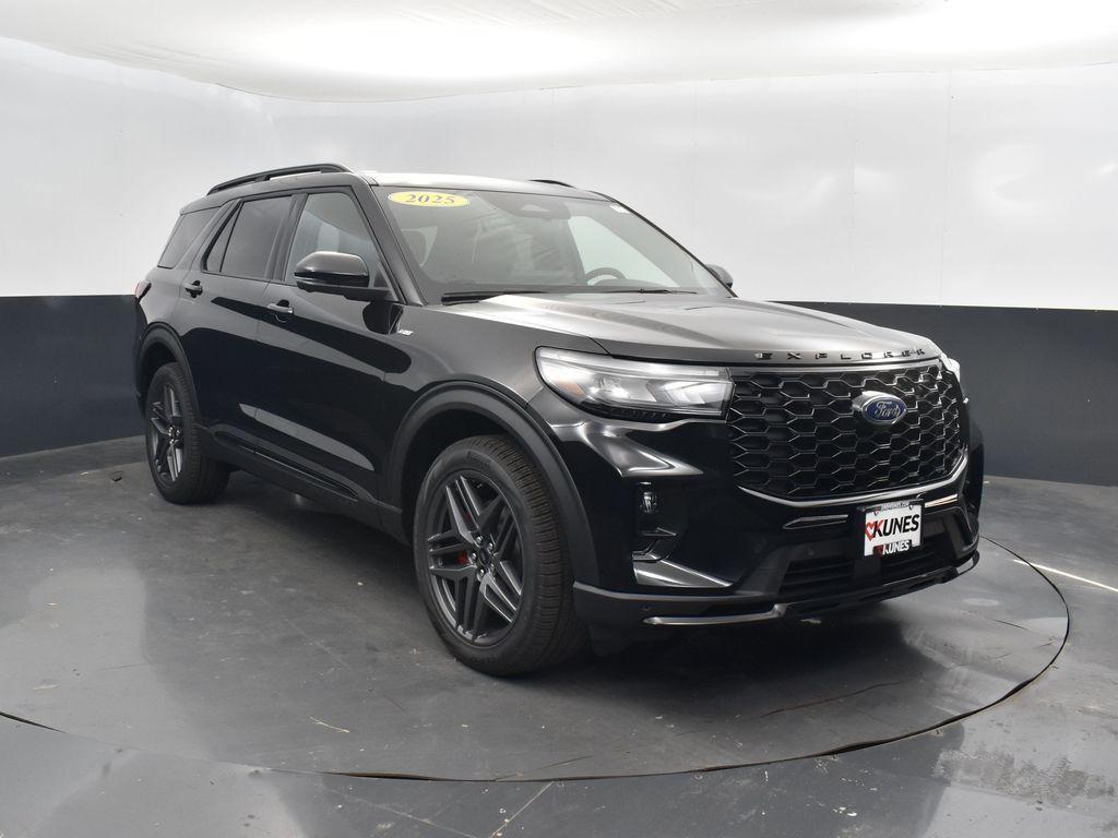 new 2025 Ford Explorer car, priced at $49,932