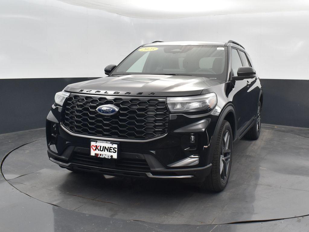 new 2025 Ford Explorer car, priced at $49,932