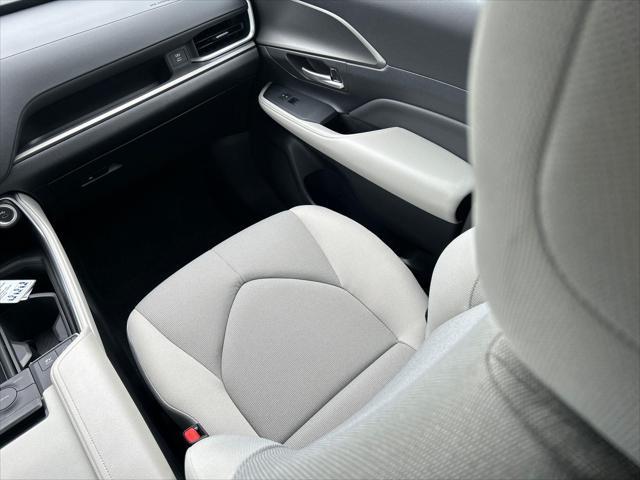 used 2025 Toyota Highlander Hybrid car, priced at $48,615
