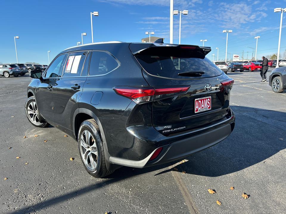 used 2022 Toyota Highlander car, priced at $35,915