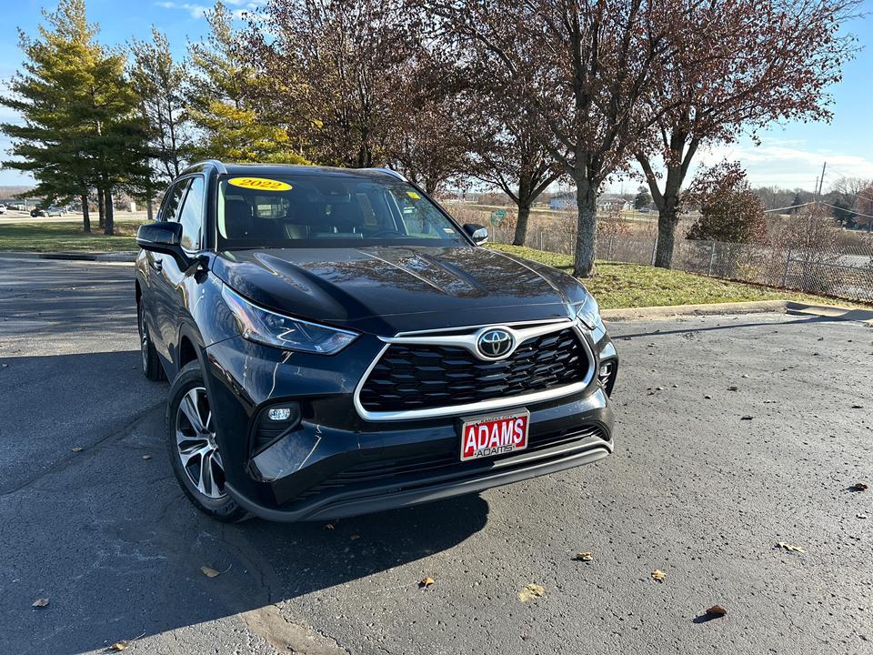 used 2022 Toyota Highlander car, priced at $35,915