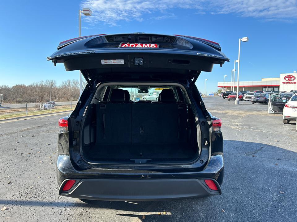 used 2022 Toyota Highlander car, priced at $35,915