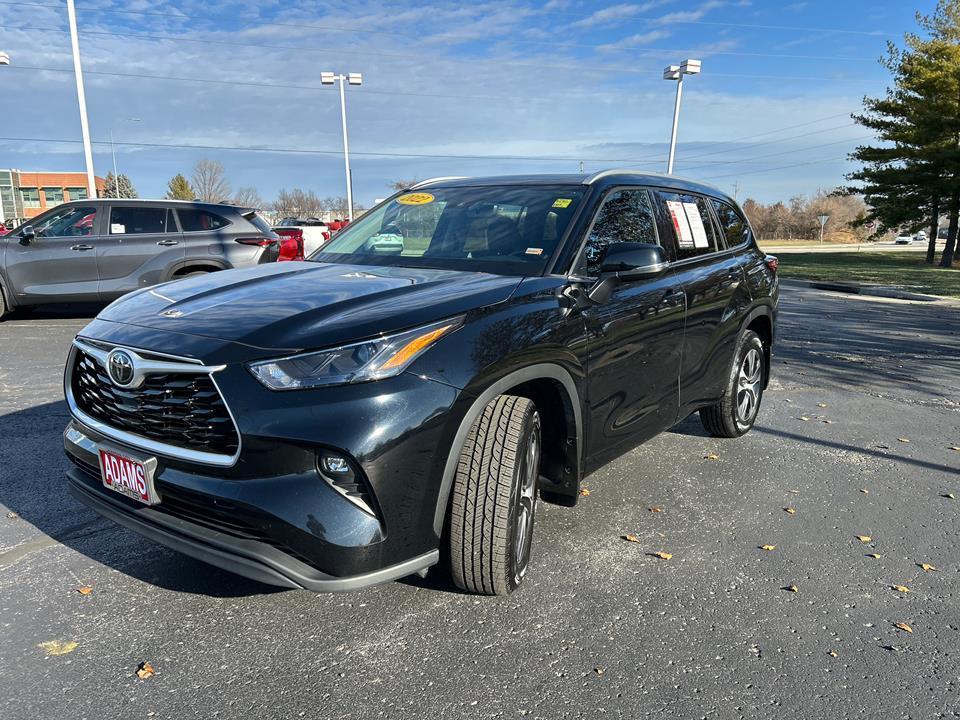 used 2022 Toyota Highlander car, priced at $35,915