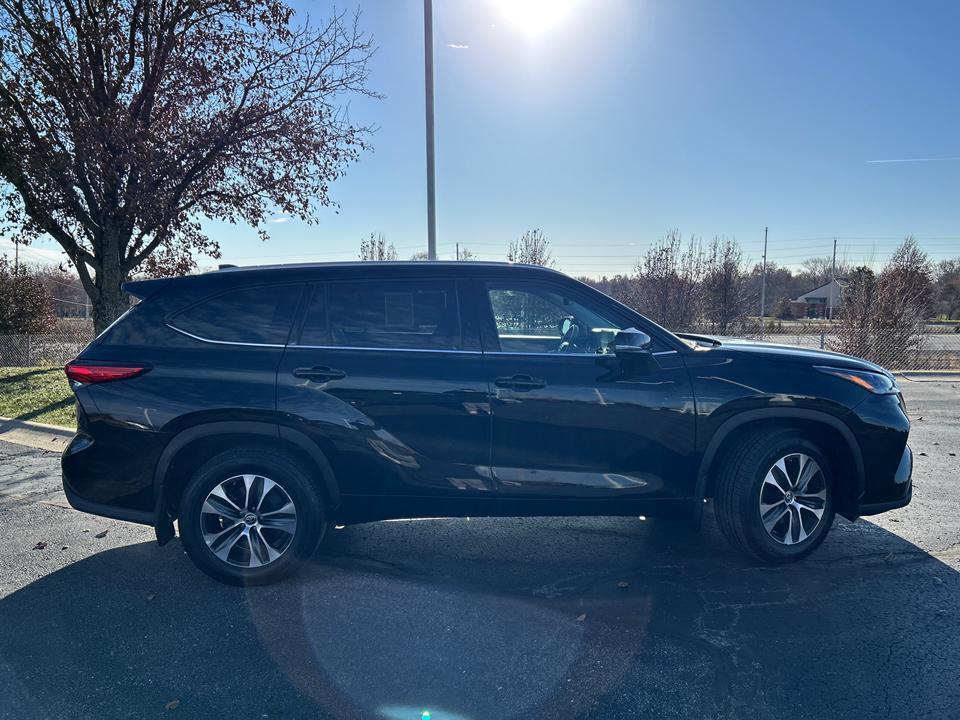 used 2022 Toyota Highlander car, priced at $35,915