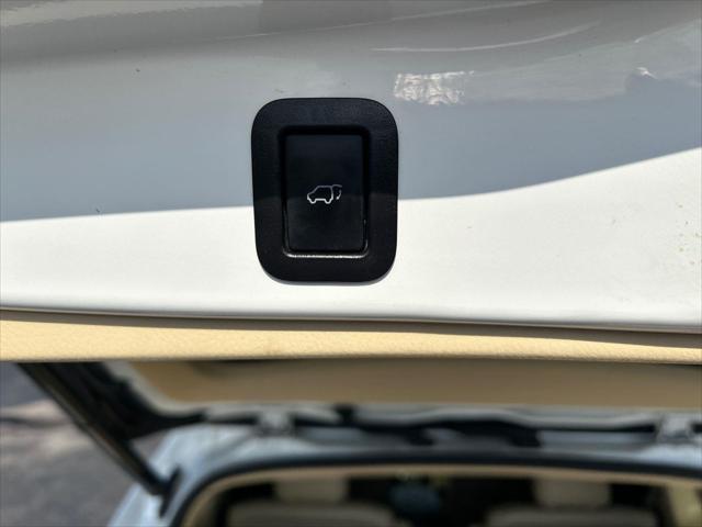 used 2019 Toyota Highlander car, priced at $26,915