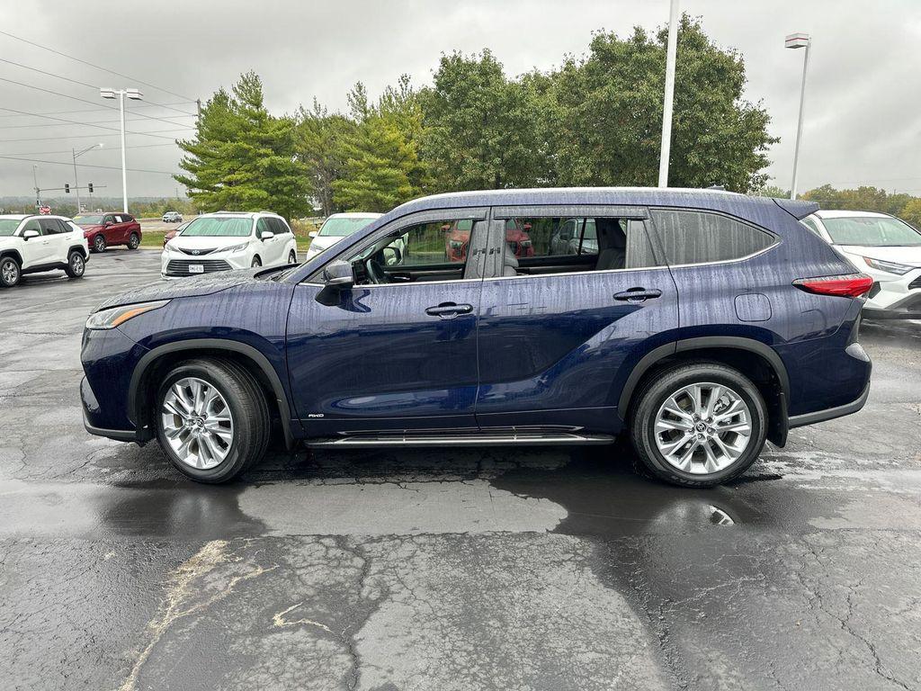 used 2022 Toyota Highlander Hybrid car, priced at $39,915