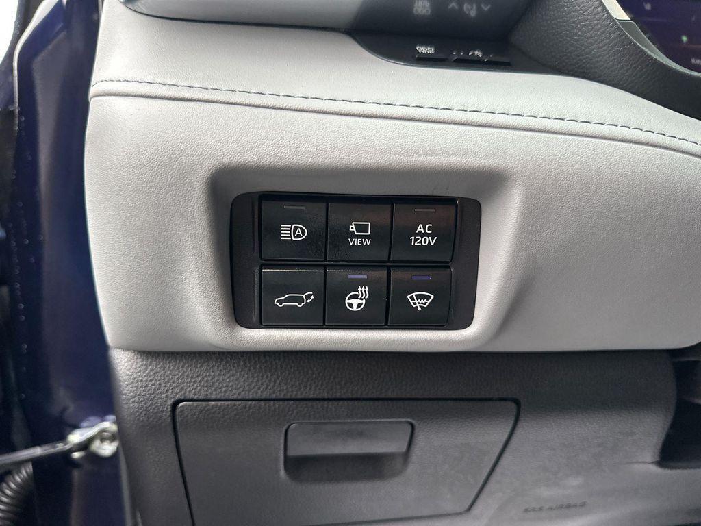 used 2022 Toyota Highlander Hybrid car, priced at $39,915