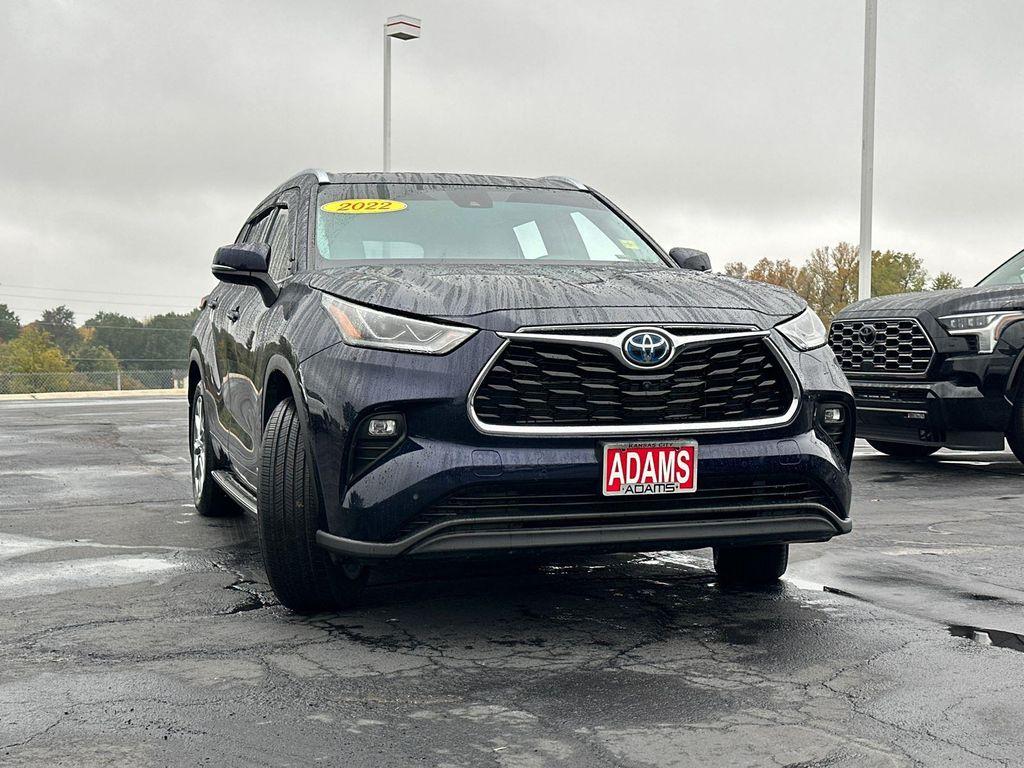 used 2022 Toyota Highlander Hybrid car, priced at $39,915