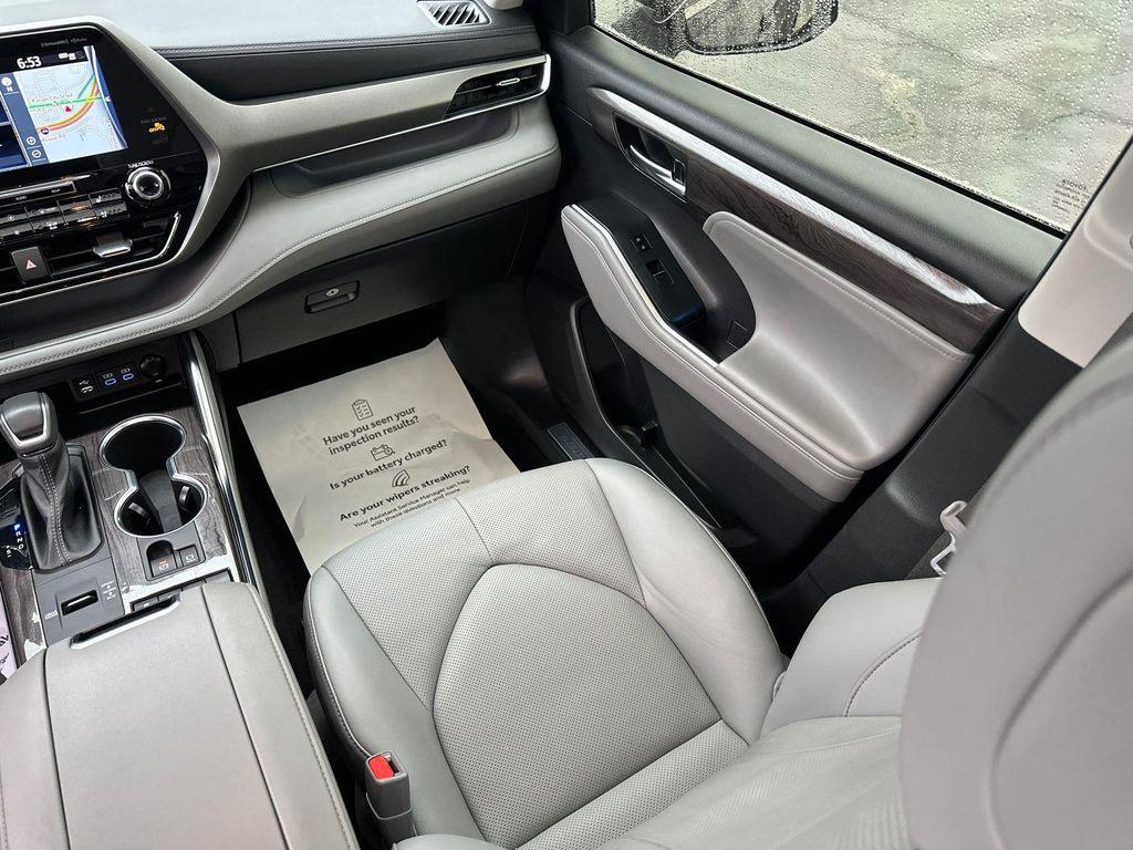 used 2022 Toyota Highlander Hybrid car, priced at $39,915