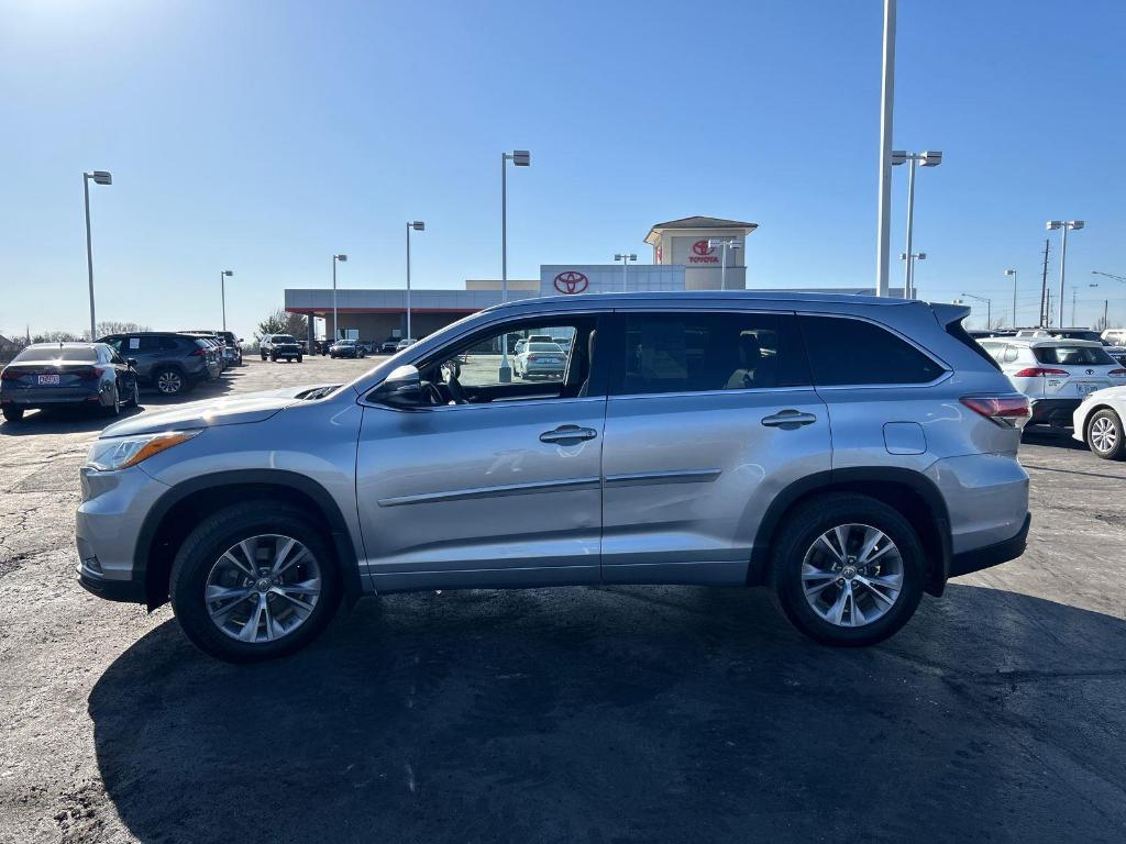 used 2015 Toyota Highlander car, priced at $17,715