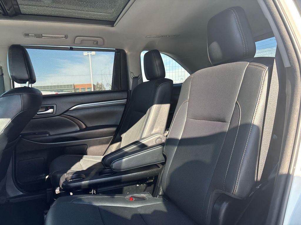 used 2018 Toyota Highlander Hybrid car, priced at $23,915