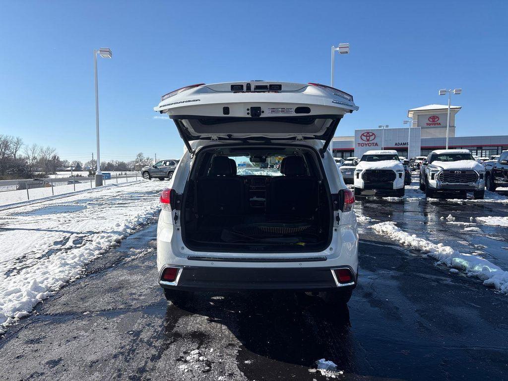 used 2018 Toyota Highlander Hybrid car, priced at $23,915