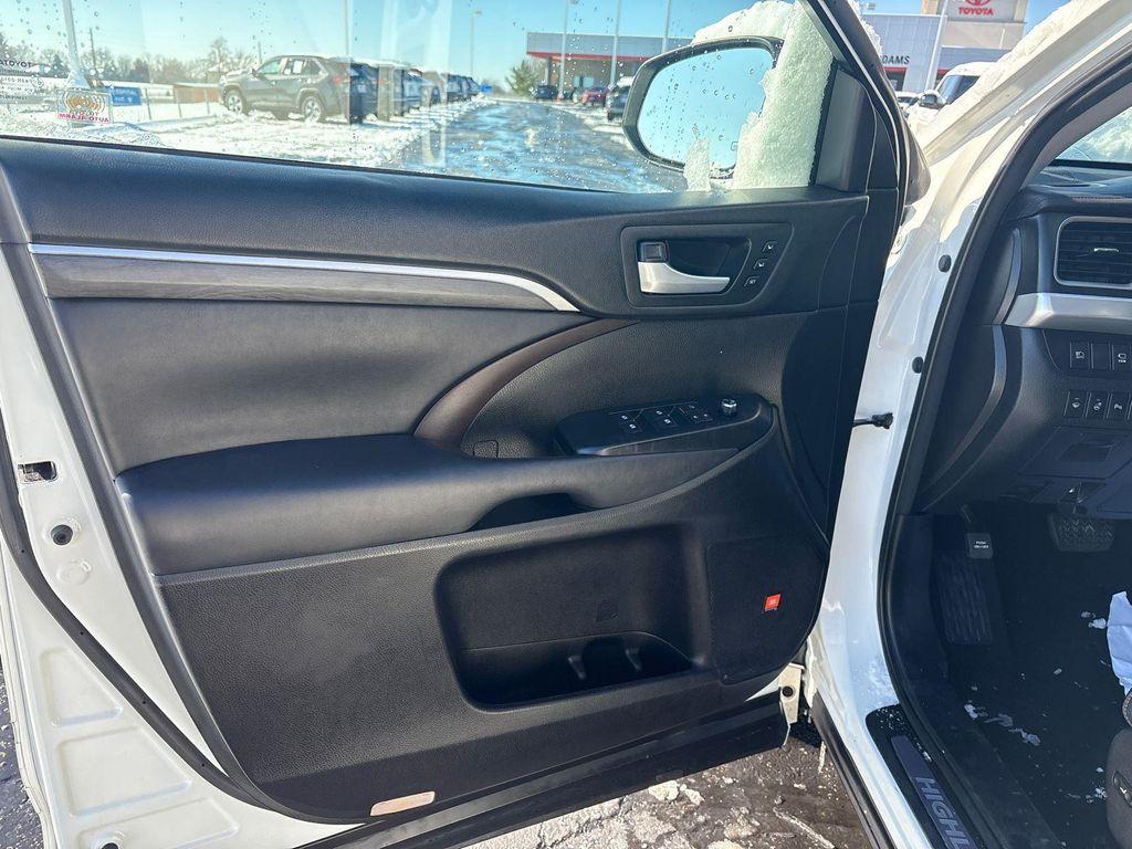 used 2018 Toyota Highlander Hybrid car, priced at $23,915