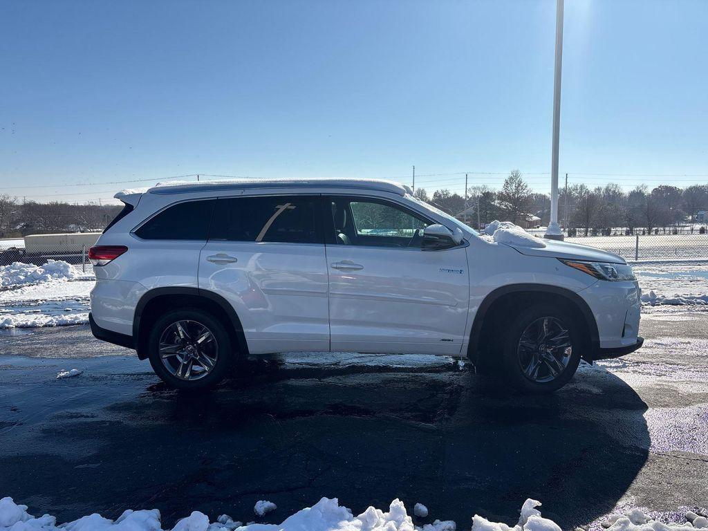 used 2018 Toyota Highlander Hybrid car, priced at $23,915