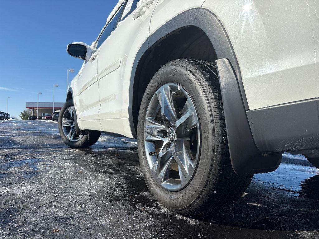 used 2018 Toyota Highlander Hybrid car, priced at $23,915