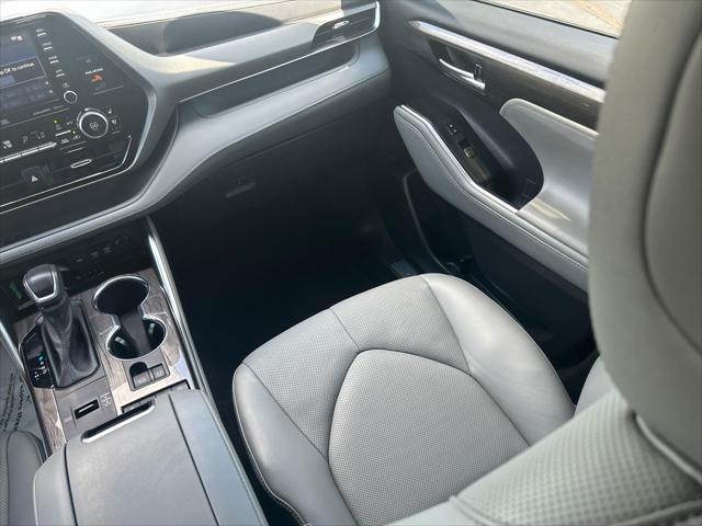 used 2020 Toyota Highlander car, priced at $34,915