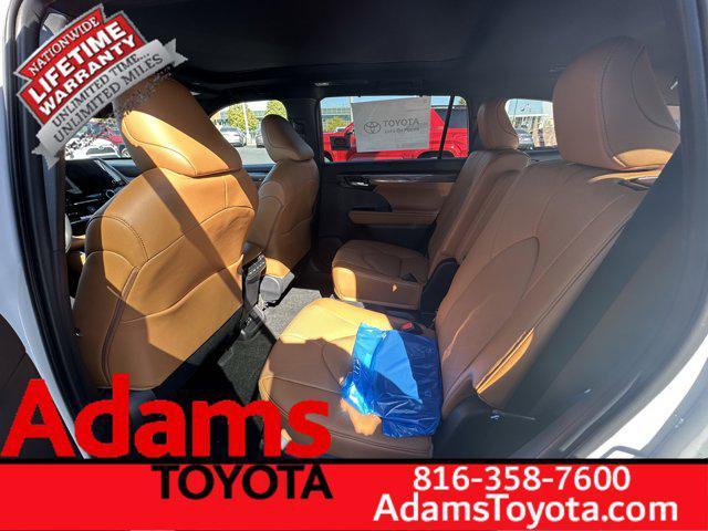 new 2025 Toyota Highlander car, priced at $55,073