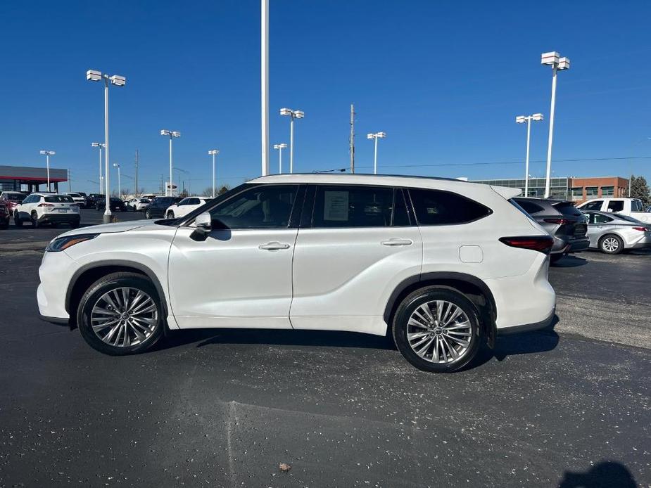 used 2022 Toyota Highlander car, priced at $41,415