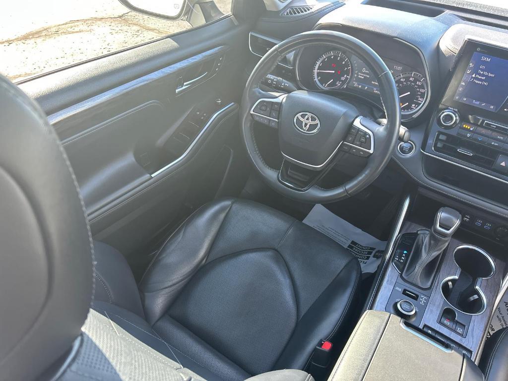 used 2022 Toyota Highlander car, priced at $41,415