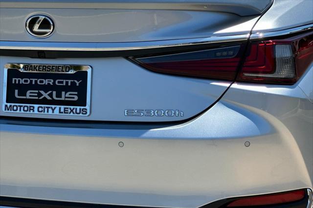 new 2025 Lexus ES 300h car, priced at $56,234