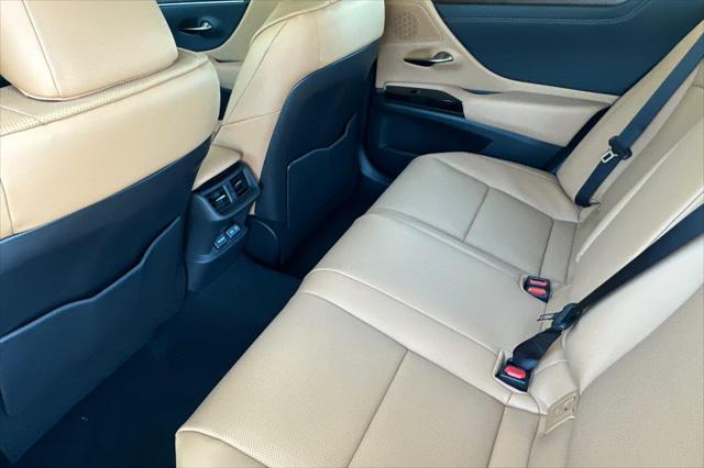 new 2025 Lexus ES 300h car, priced at $49,014