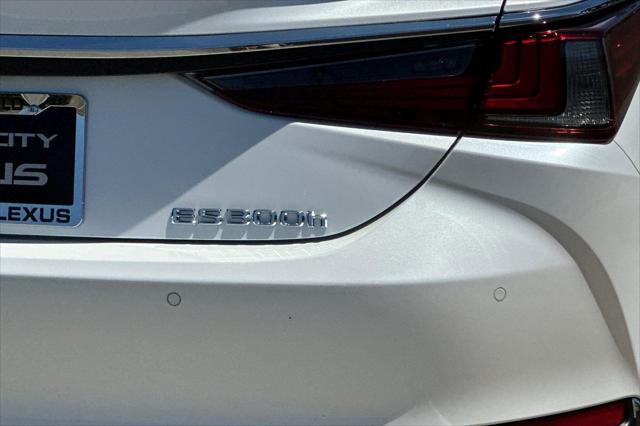 new 2025 Lexus ES 300h car, priced at $49,014