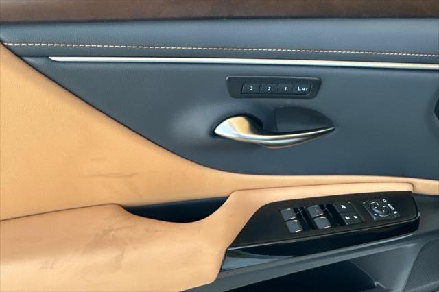 new 2025 Lexus ES 300h car, priced at $49,014