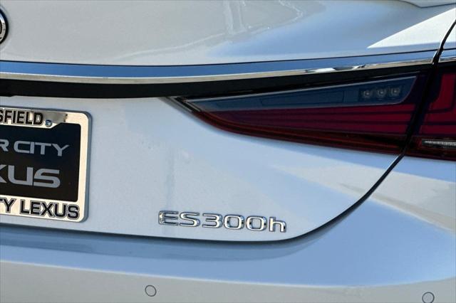 new 2025 Lexus ES 300h car, priced at $50,700