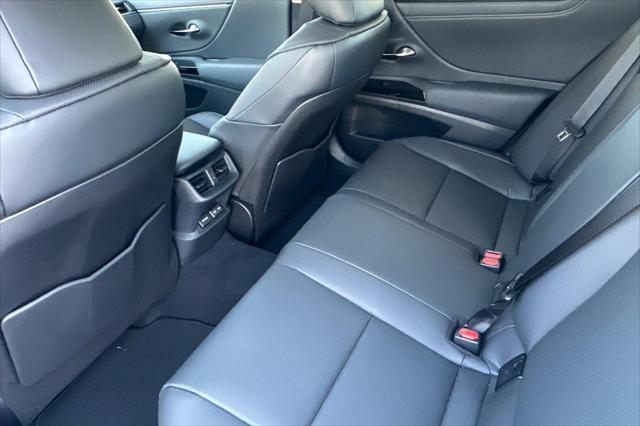 new 2025 Lexus ES 300h car, priced at $50,700