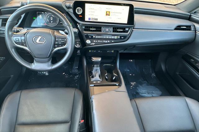 used 2024 Lexus ES 300h car