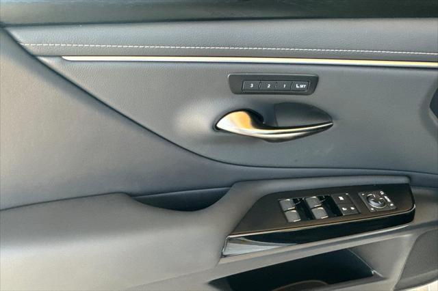 new 2025 Lexus ES 300h car, priced at $49,014