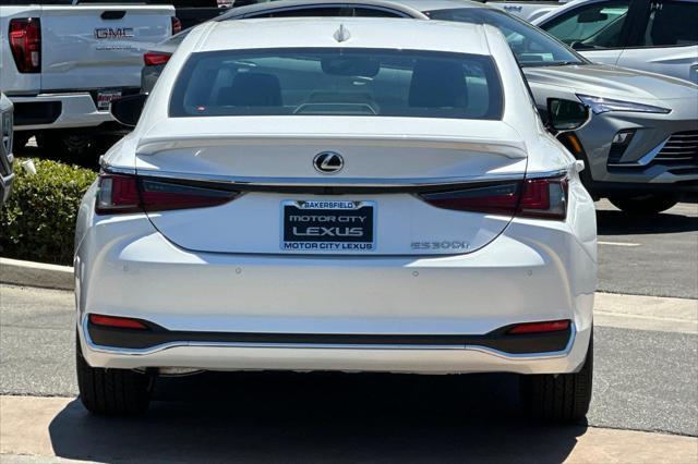 new 2025 Lexus ES 300h car, priced at $49,014