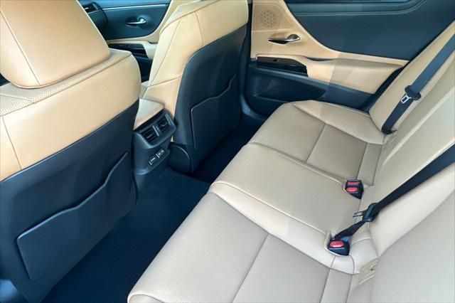 new 2025 Lexus ES 350 car, priced at $43,544