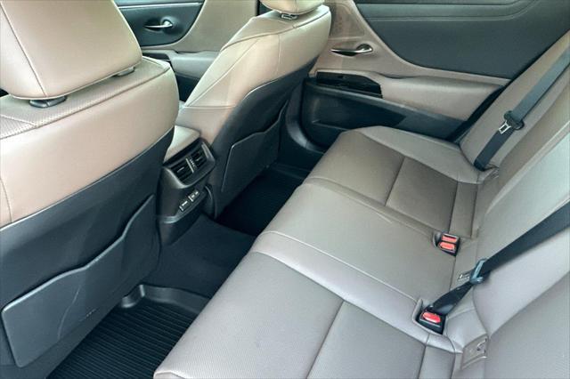 used 2024 Lexus ES 300h car