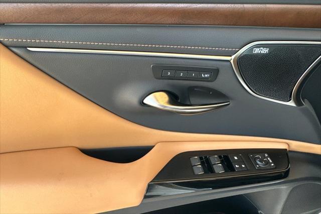 new 2025 Lexus ES 300h car, priced at $56,234
