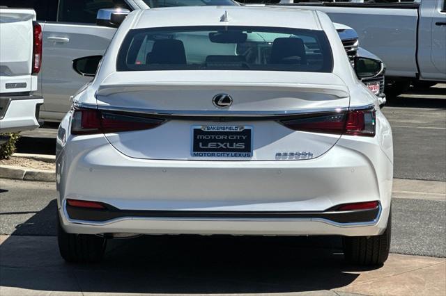 new 2025 Lexus ES 300h car, priced at $49,114