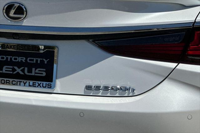 new 2025 Lexus ES 300h car, priced at $49,114