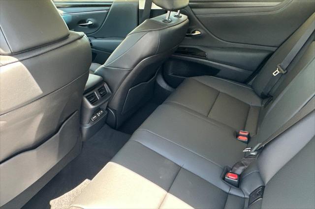 new 2025 Lexus ES 300h car, priced at $49,114
