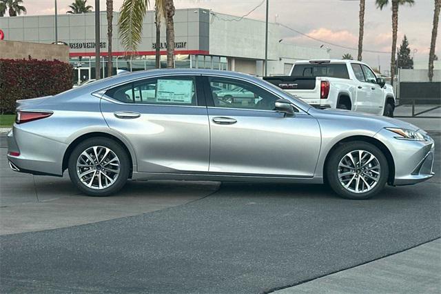 new 2025 Lexus ES 350 car, priced at $44,044