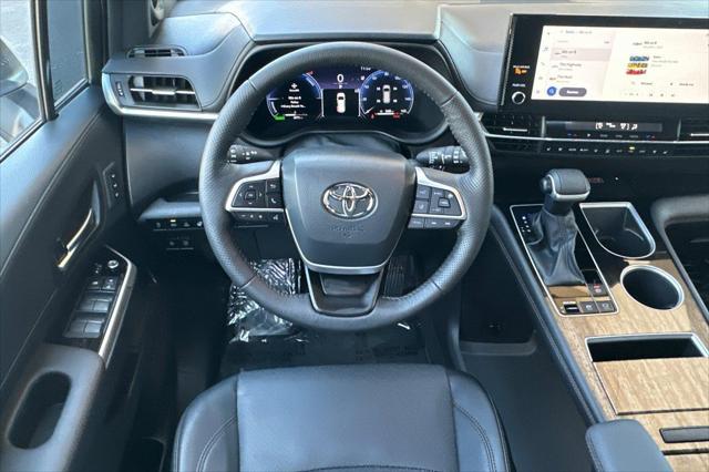 used 2025 Toyota Sienna car