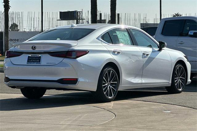 new 2025 Lexus ES 300h car, priced at $48,894