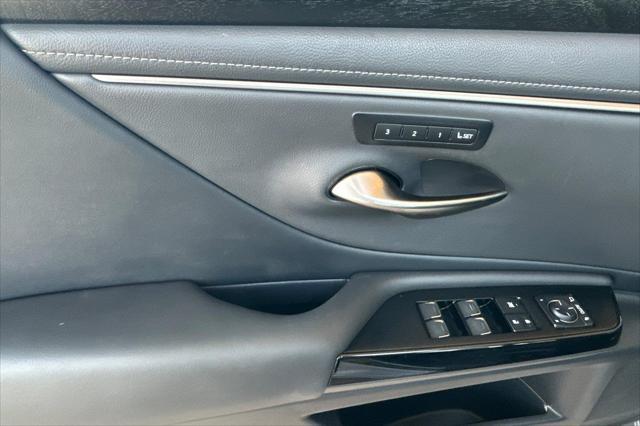 used 2024 Lexus ES 300h car