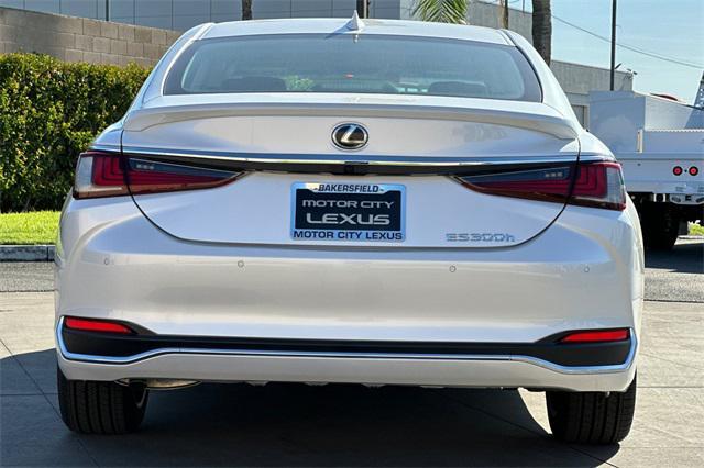 new 2025 Lexus ES 300h car, priced at $50,584